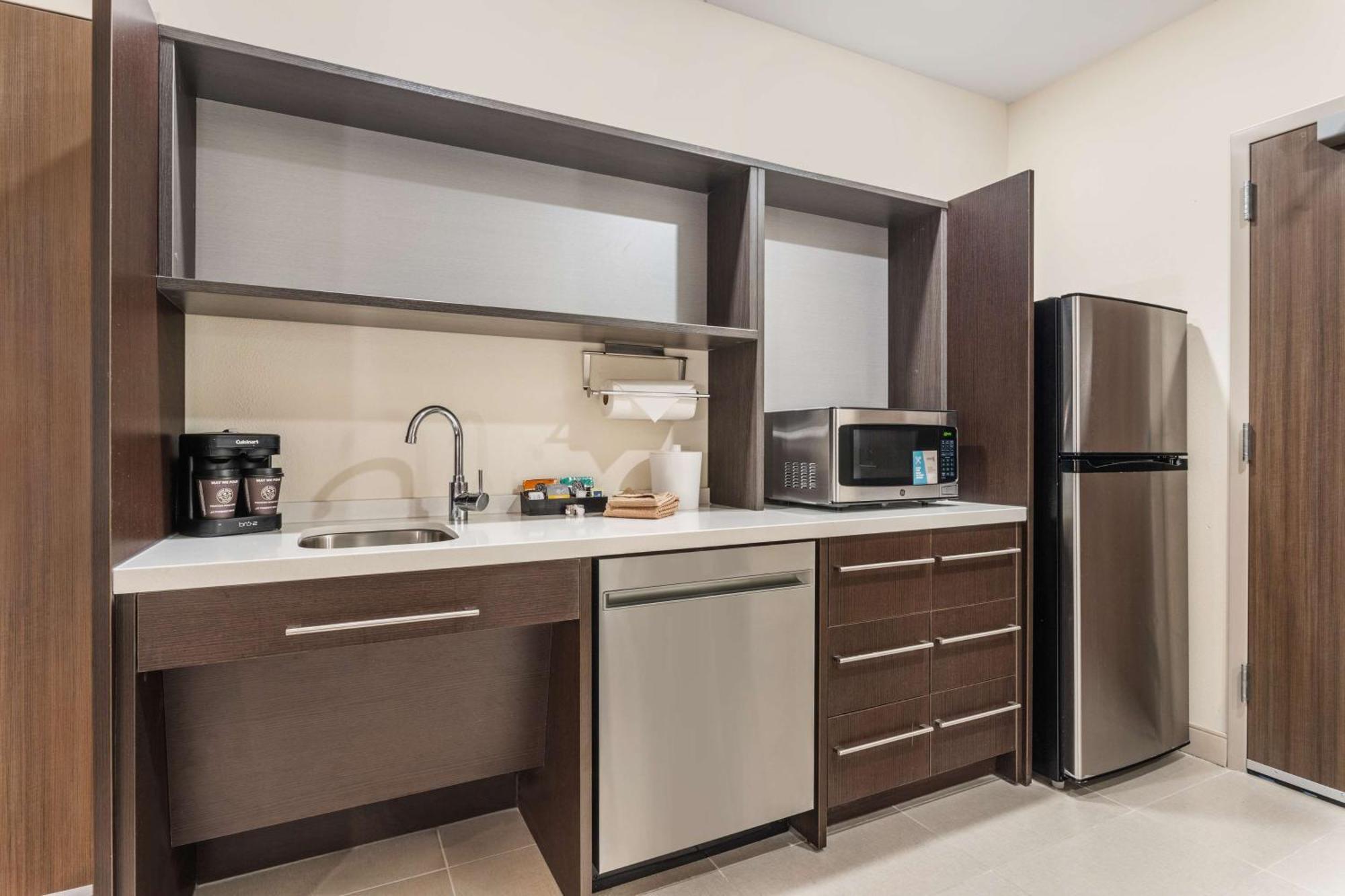 Home2 Suites By Hilton Cedar Rapids Westdale Экстерьер фото