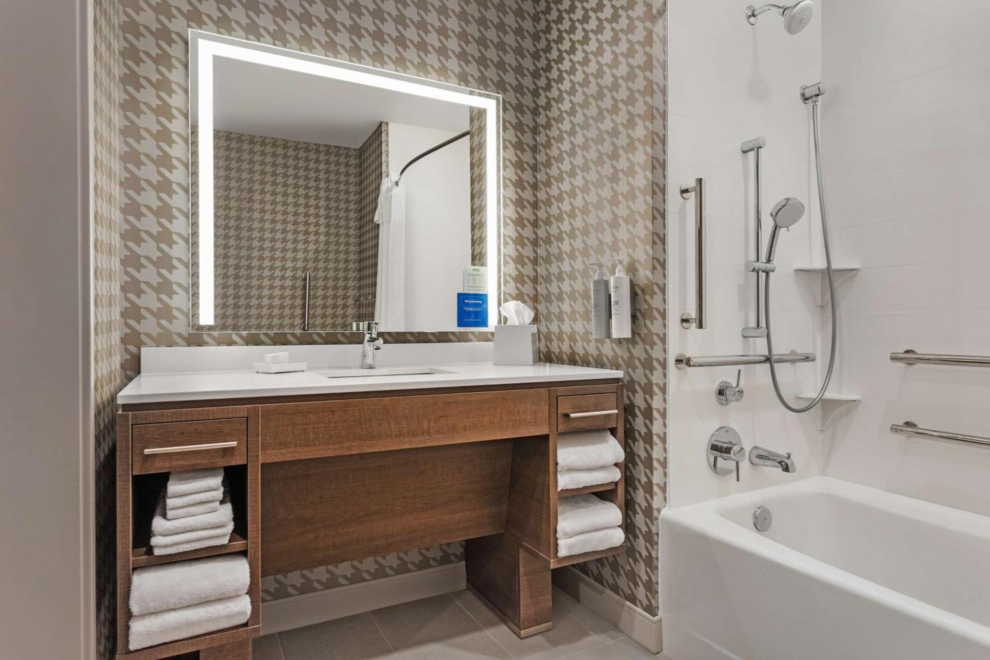 Home2 Suites By Hilton Cedar Rapids Westdale Экстерьер фото