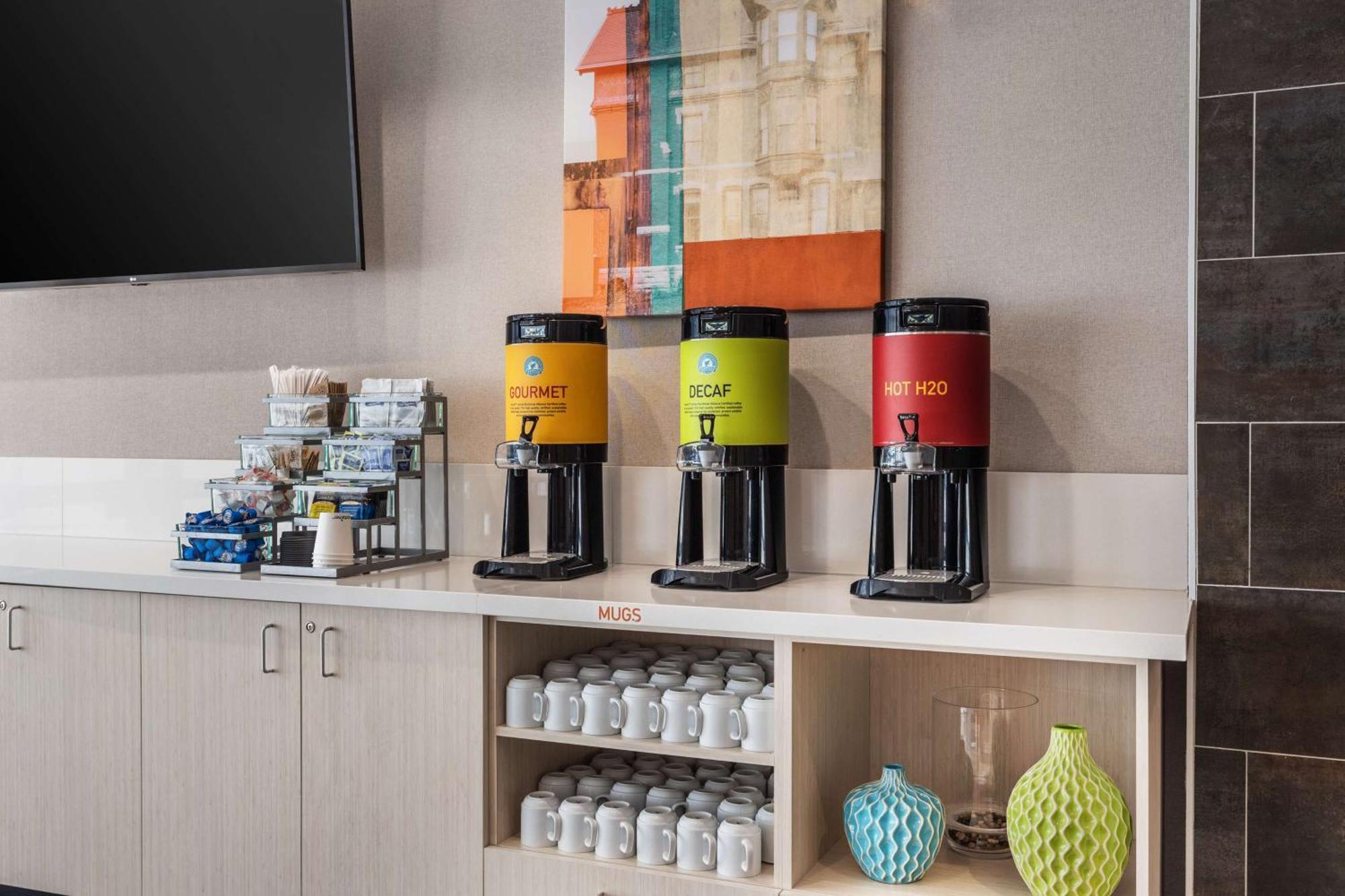 Home2 Suites By Hilton Cedar Rapids Westdale Экстерьер фото